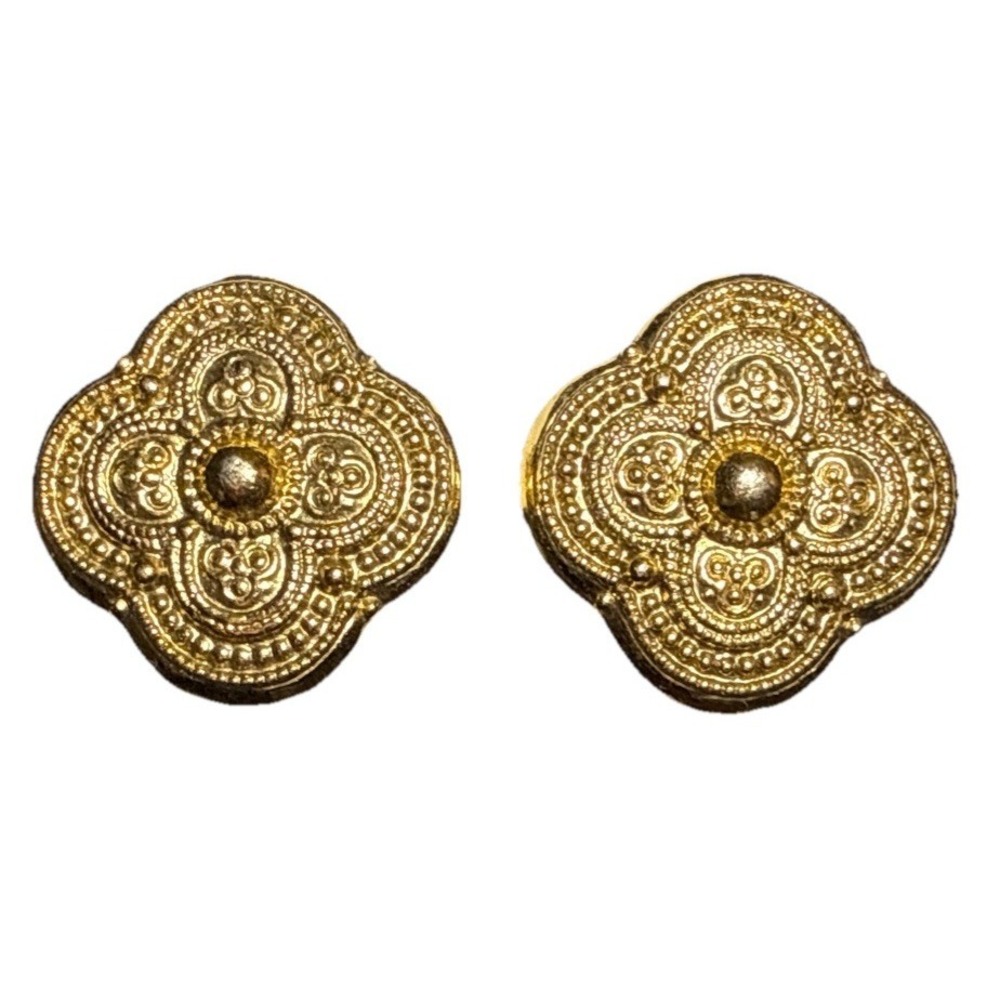 Vintage‎ Gold Tone Clover Shaped Stud Earrings Filigree Detail J17-22